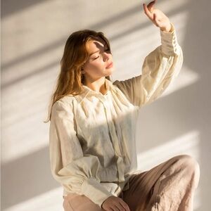 Pavietra Cream Minimalist Bishop Button Sleeve Victorian Linen Blouse Size Small